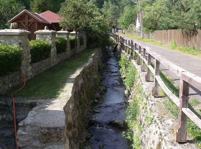 Hudi-lak * Háromhuta